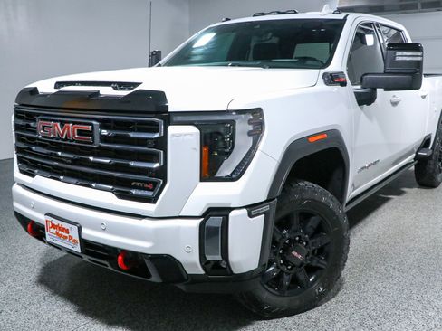 Used 2024 GMC Sierra 2500 AT4 w/ Technology Package AWD/4WD image 35