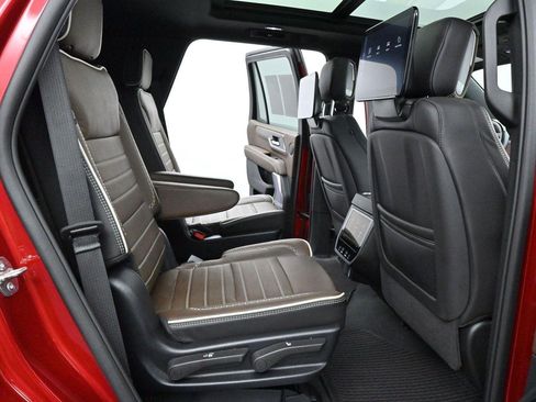 Used 2025 GMC Yukon Denali Ultimate AWD/4WD image 40