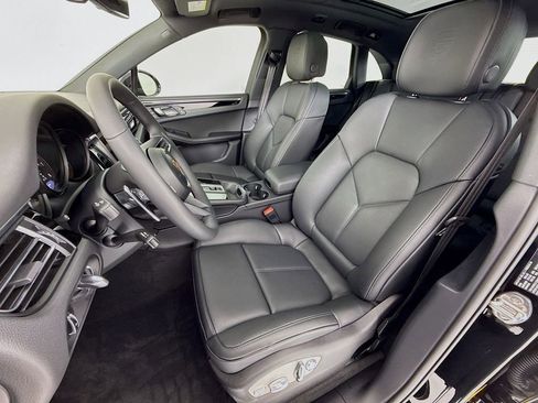 New 2026 Porsche Macan image 5