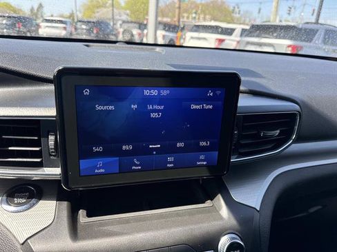 Used 2020 Ford Explorer XLT w/ Equipment Group 202A AWD/4WD image 18