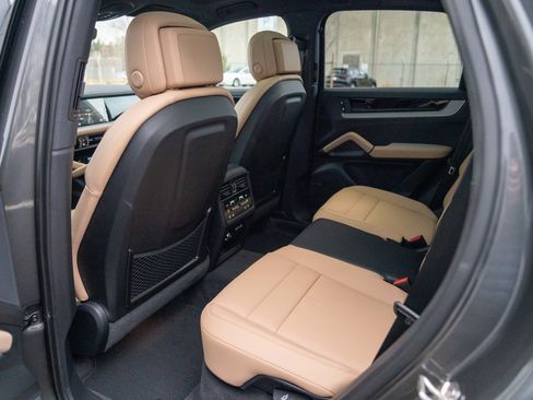 Certified 2026 Porsche Cayenne AWD/4WD image 21