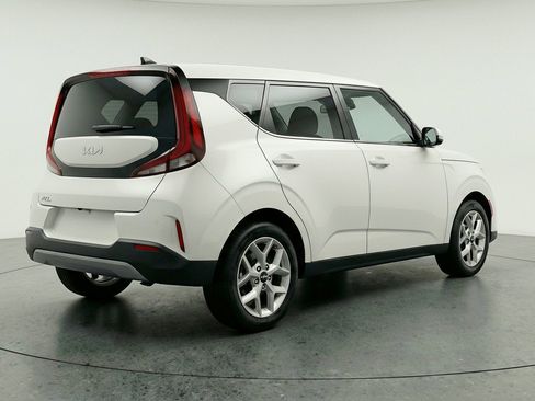 Used 2025 Kia Soul LX w/ LX Technology Package FWD image 9