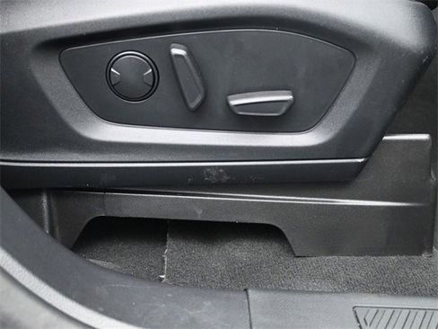 Used 2022 Ford Explorer XLT w/ Equipment Group 202A image 27