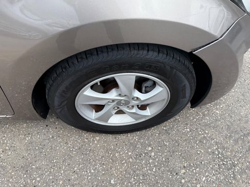 Used 2015 Hyundai Elantra SE image 11