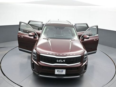 Certified 2022 Kia Telluride EX w/ EX Premium Package FWD image 48