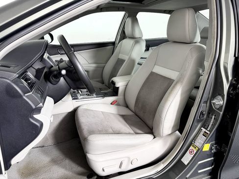 Used 2012 Toyota Camry XLE w/ Leather Pkg FWD image 33