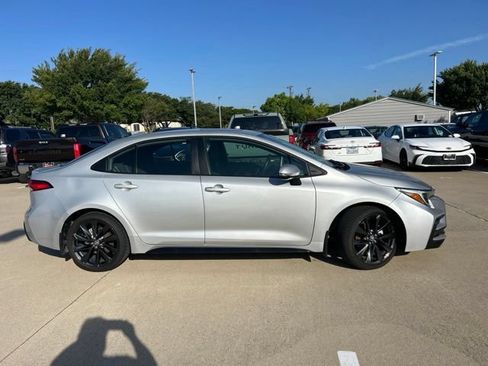 Used 2025 Toyota Corolla SE w/ SE Premium Package FWD image 2