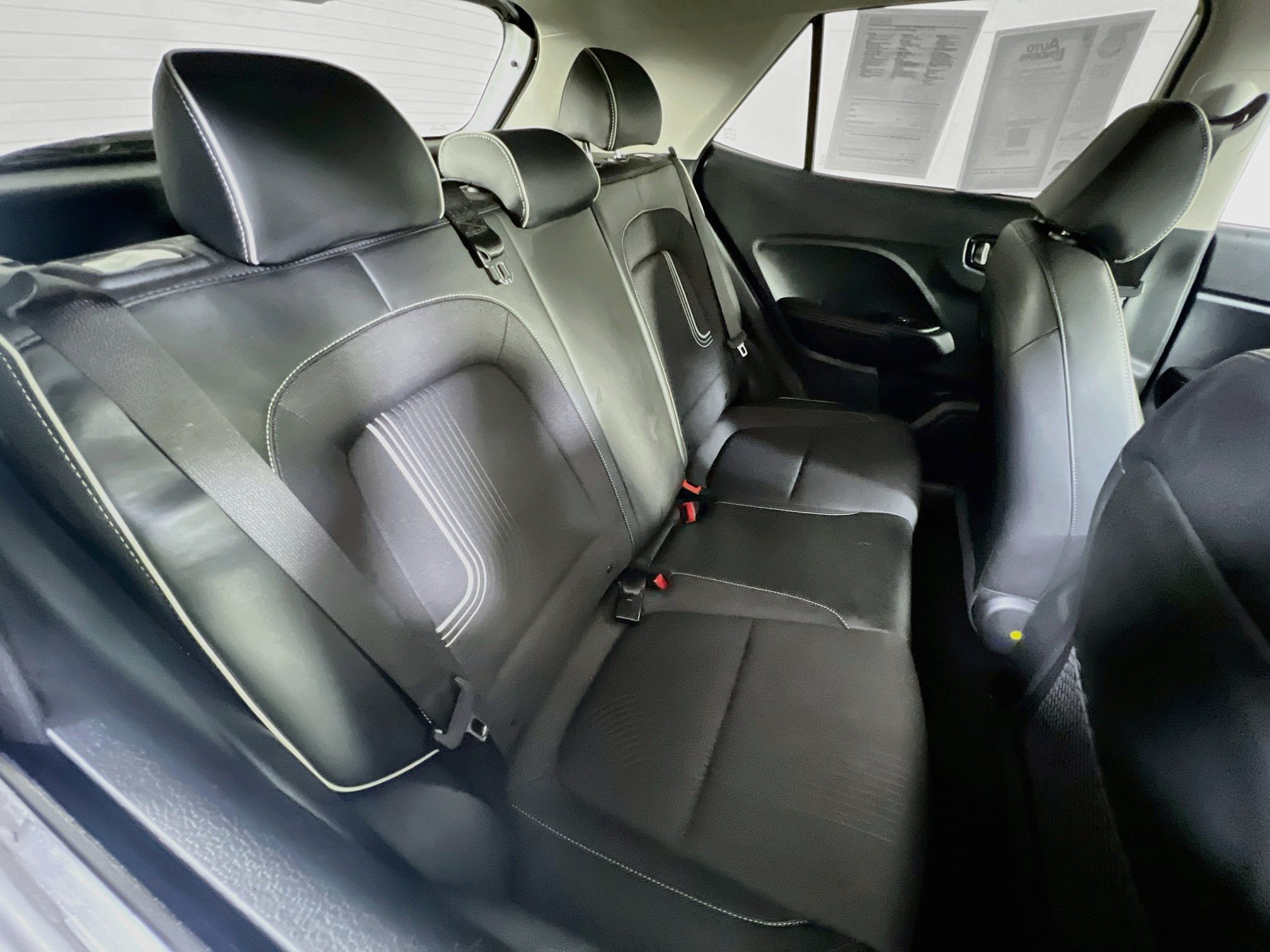 Used 2023 Hyundai Venue Limited FWD image 24