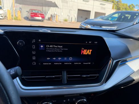 Used 2025 Chevrolet Trax LT image 21