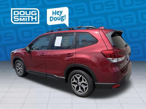 Used 2023 Subaru Forester Premium AWD/4WD image 3