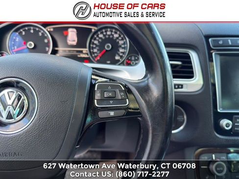 Used 2016 Volkswagen Touareg Sport image 26
