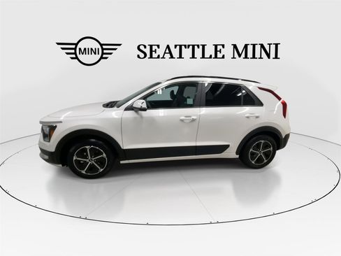 Used 2023 Kia Niro EX FWD image 6