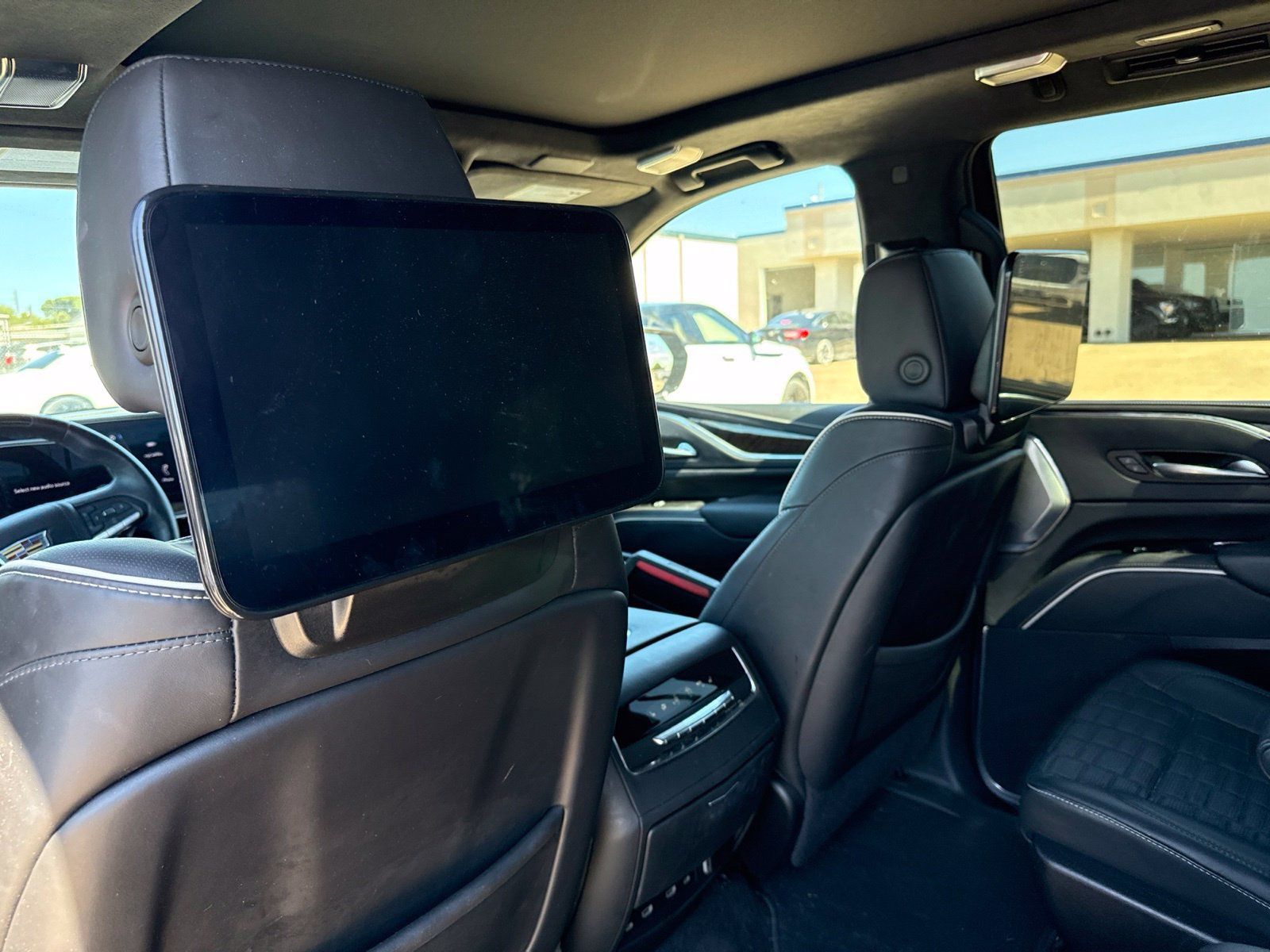 Used 2024 Cadillac Escalade Sport Platinum w/ LPO, ONYX Package AWD/4WD image 13