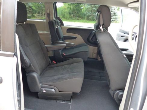 Used 2019 Dodge Grand Caravan SE w/ UConnect Hands-Free Group FWD image 38