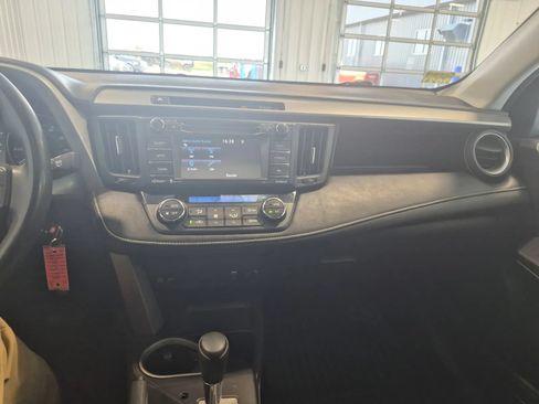 Used 2017 Toyota RAV4 XLE AWD/4WD image 30