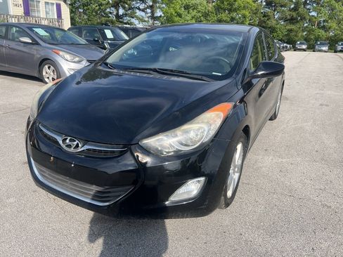 Used 2013 Hyundai Elantra GLS w/ Preferred Pkg FWD image 2