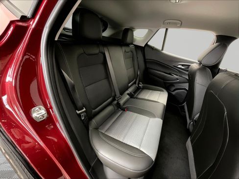 Used 2025 Chevrolet Trax LT w/ Driver Confidence Package FWD image 25