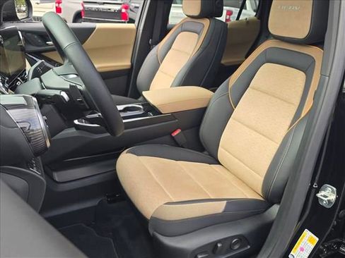 New 2026 Chevrolet Equinox ACTIV w/ Convenience Package III AWD/4WD image 18