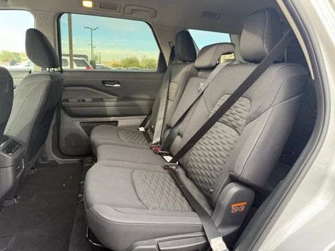 Certified 2022 Nissan Pathfinder SV w/ SV Black Package image 9