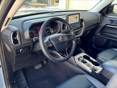 Used 2024 Ford Bronco Sport Outer Banks w/ Tech Package image 17