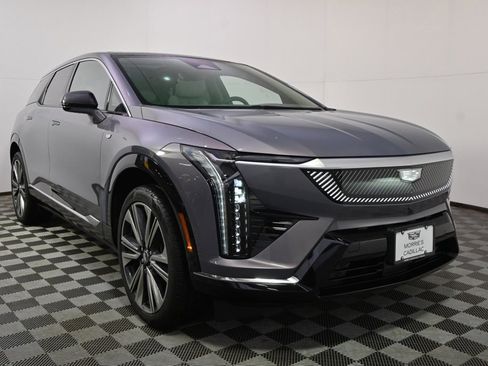 New 2026 Cadillac Optiq Luxury 2 image 9