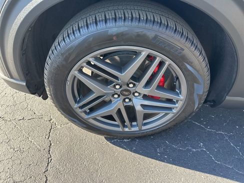 Used 2025 Ford Explorer ST-Line w/ ST-Line Street Pack image 9