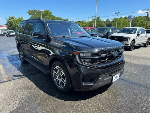 Used 2025 Ford Expedition Active AWD/4WD image 2