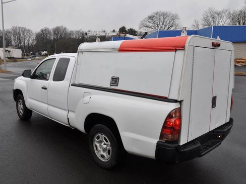 Used 2015 Toyota Tacoma Base 4x2 4dr Access Cab 6.1 ft w/ Convenience Package image 10