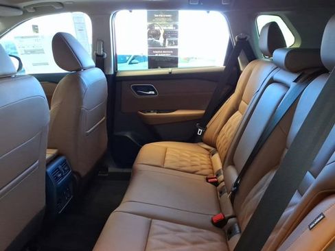 New 2026 Nissan Rogue Platinum image 8