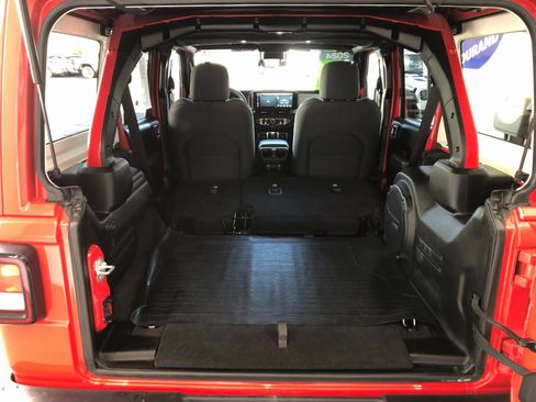 Used 2024 Jeep Wrangler Sport S image 9