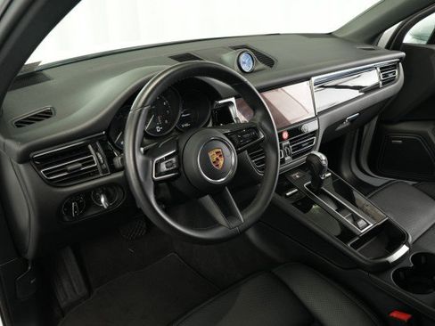 Used 2023 Porsche Macan AWD/4WD image 32
