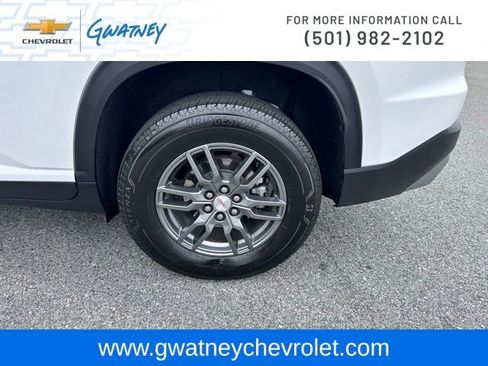 Used 2025 GMC Acadia Elevation image 10