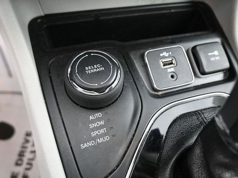 Used 2020 Jeep Cherokee Limited AWD/4WD image 30