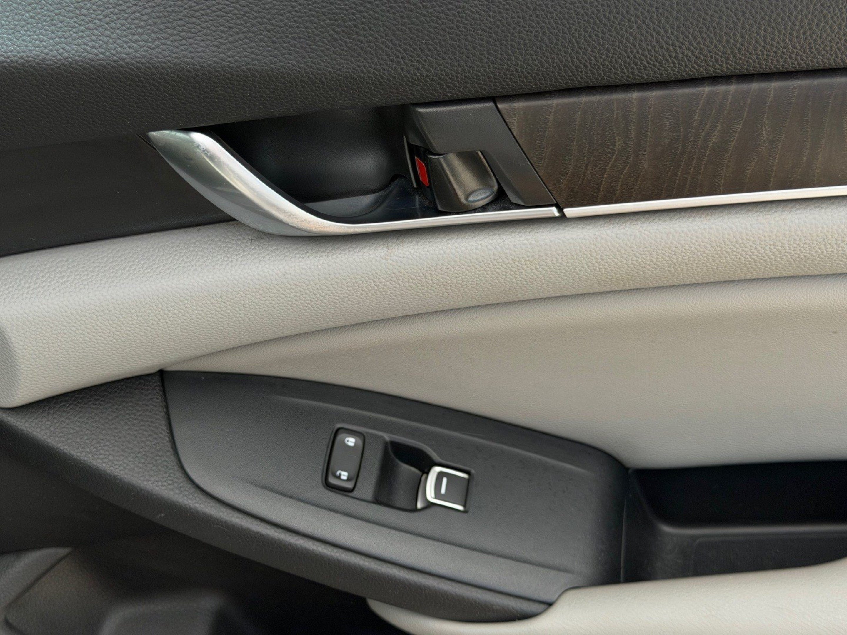 Used 2019 Honda Accord Touring image 17