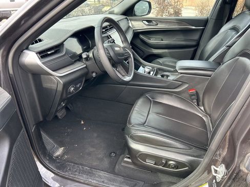 Used 2024 Jeep Grand Cherokee L Limited w/ Luxury Tech Group II image 6