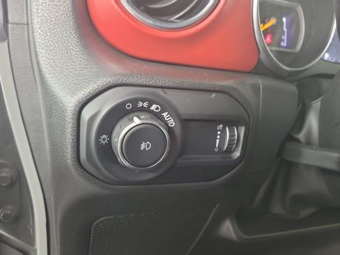 Used 2023 Jeep Wrangler Unlimited Rubicon AWD/4WD image 12