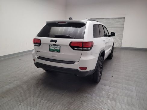 Used 2019 Jeep Grand Cherokee Laredo AWD/4WD image 7