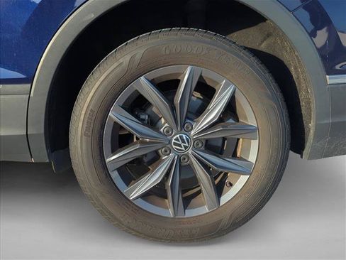 Used 2022 Volkswagen Tiguan SE FWD image 6