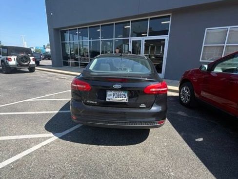 Used 2016 Ford Focus SE FWD image 6