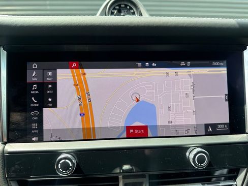 Certified 2026 Porsche Macan Turbo AWD/4WD image 32