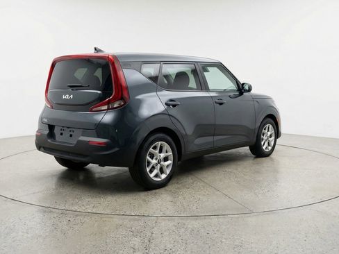 Used 2025 Kia Soul LX w/ LX Technology Package FWD image 9