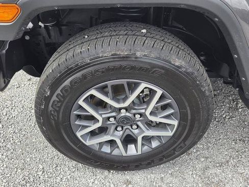 Used 2025 Jeep Wrangler Unlimited Sahara AWD/4WD image 9