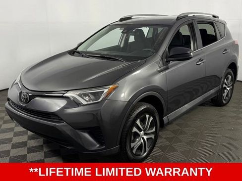 Used 2018 Toyota RAV4 LE FWD image 3