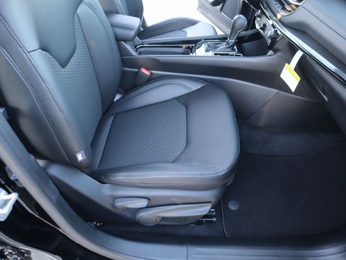 New 2026 Jeep Compass Latitude image 13