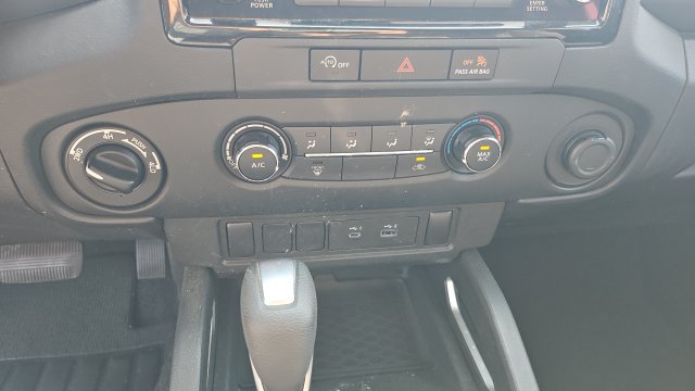 Used 2023 Nissan Frontier SV AWD/4WD image 12