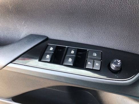 Used 2017 Toyota Prius Prime Advanced FWD image 18