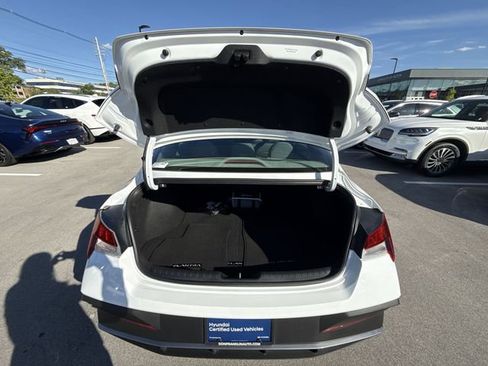 Used 2025 Hyundai Elantra SE FWD image 22
