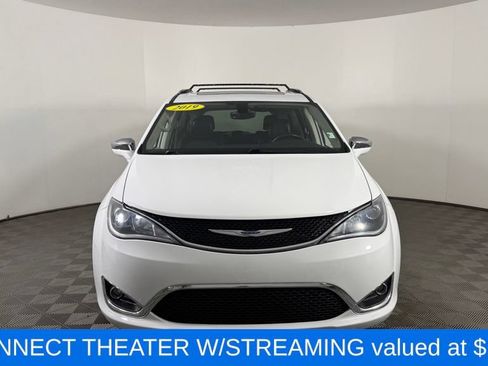 Used 2019 Chrysler Pacifica Limited FWD image 2