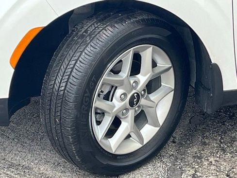 Certified 2023 Kia Soul S image 3