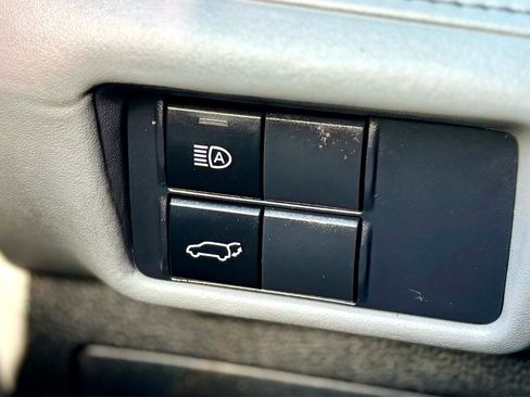 Used 2021 Toyota Highlander XLE image 24